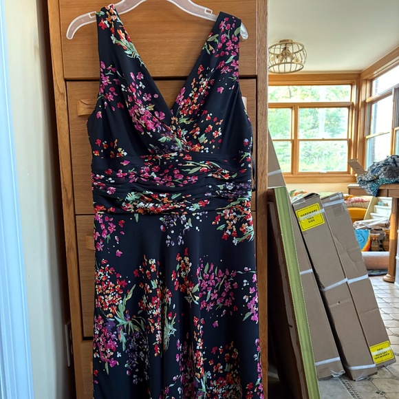 Kay Unger 100% Silk Black Floral Dress--10 - Picture 1 of 2